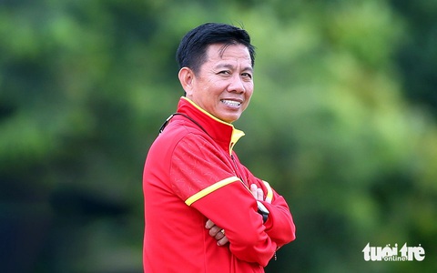 HLV Hoàng Anh Tuấn: Tôi không áp lực khi thay ông Troussier- Ảnh 1. HLV Hoàng Anh Tuấn tự tin vào công việc mới - Ảnh: HOÀNG TÙNG