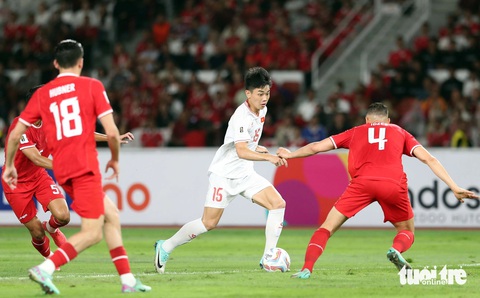 HLV Hoàng Anh Tuấn: Tôi không áp lực khi thay ông Troussier- Ảnh 3. Đình Bắc trong trận thua Indonesia 0-3 ở lượt về vòng loại thứ 2 World Cup 2026 - Ảnh: N.K