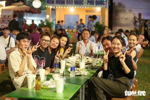 Khách Tây hào hứng với lễ hội văn hóa, ẩm thực Việt- Ảnh 14. Lễ hội văn hóa ẩm thực, món ngon Saigontourist Group 2024 sẽ diễn ra trong bốn ngày, từ 28 đến 31-3-2024 tại khu du lịch Văn Thánh (TP.HCM), mở cửa phục vụ công chúng từ 16h - 22h mỗi ngày.
