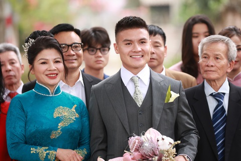 Ông Park Hang Seo đến sớm dự đám cưới Quang Hải- Ảnh 5. Nguyễn Quang Hải rạng rỡ trong ngày cưới - Ảnh: SÓNG NGHỆ