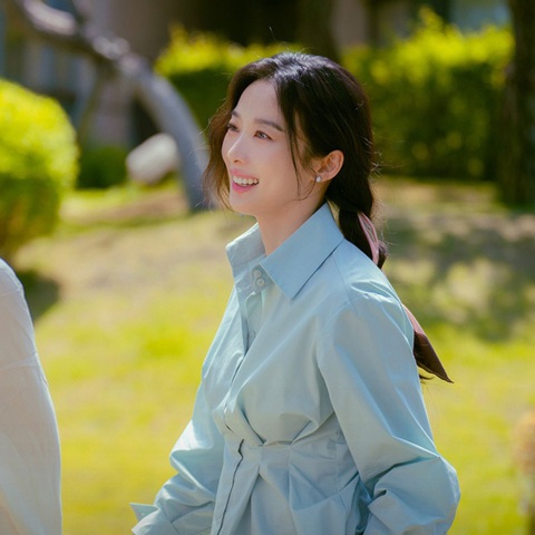 Có gì trong siêu phẩm bí ẩn 'Hide' của 'chị đại' Lee Bo Young?- Ảnh 3. Lee Chung Ah vào vai cô hàng xóm tốt bụng của Lee Bo Young