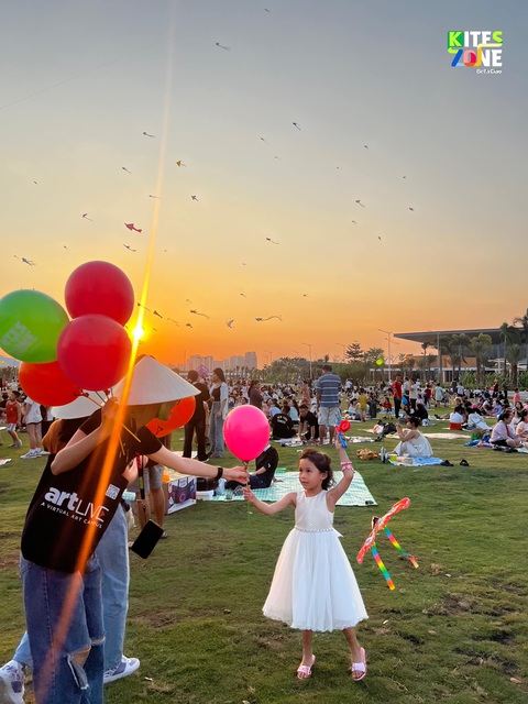 Ngắm hoàng hôn, check-in với đồng cỏ, mặt trời tại Kite Zone- Ảnh 3. Ngắm hoàng hôn, check-in với đồng cỏ, mặt trời tại Kite Zone- Ảnh 3.