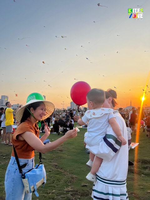 Ngắm hoàng hôn, check-in với đồng cỏ, mặt trời tại Kite Zone- Ảnh 7. Ngắm hoàng hôn, check-in với đồng cỏ, mặt trời tại Kite Zone- Ảnh 7.