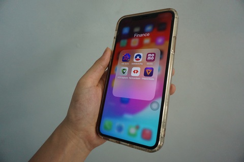 Sinh viên mở quá trời tài khoản ngân hàng rồi... để đó- Ảnh 1. Sinh viên có quá nhiều app ngân hàng trên điện thoại nhưng không sử dụng - Ảnh: THƯ BÙI