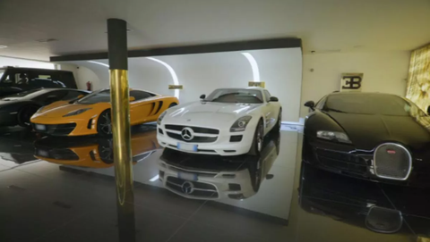 Cristiano Ronaldo khoe siêu xe Ferrari cực hiếm gần 60 tỉ đồng- Ảnh 3. Bộ sưu tập xe của Cristiano Ronaldo - Ảnh: DAILYSTAR