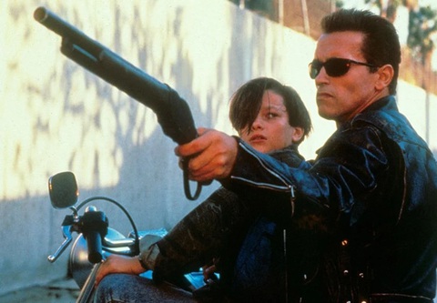 Kẻ hủy diệt Arnold Schwarzenegger tiết lộ vẫn khỏe dù mang bệnh tim bẩm sinh- Ảnh 2. Sống chung với căn bệnh tim bẩm sinh hơn nửa thế kỷ, Arnold Schwarzenegger vẫn đóng hàng trăm phim hành động khác nhau, trở thành một trong những nhân vật ảnh hưởng nhất thế giới - Ảnh: Tri-Star Pictures