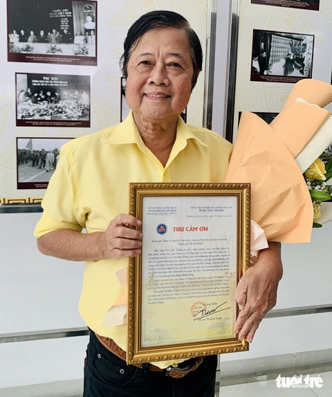 Cánh chim đại bàng là ca khúc đầu tiên nhạc sĩ Nguyễn Văn Hiên viết về Bác Tôn - Ảnh: HOÀI PHƯƠNG Cánh chim đại bàng là ca khúc đầu tiên nhạc sĩ Nguyễn Văn Hiên viết về Bác Tôn - Ảnh: HOÀI PHƯƠNG