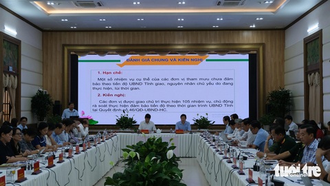 Đồng Tháp làm rõ nguyên nhân tai nạn giao thông tăng trên 30%- Ảnh 1. Toàn cảnh buổi họp thường kỳ tháng 3 của UBND tỉnh Đồng Tháp - Ảnh: ĐẶNG TUYẾT