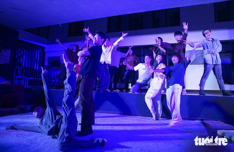 Bạn thường làm gì khi cần được ‘chữa lành’?- Ảnh 6. Sau tất cả, mỗi người đều khát khao được kết nối và động viên từ người yêu thương - Ảnh: H.VY