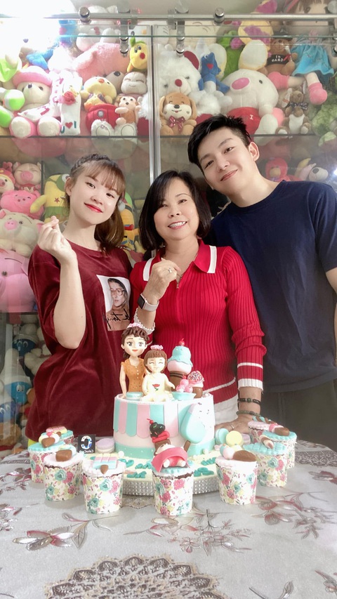 Gia đình hạnh phúc của Khởi My và Kelvin Khánh Gia đình hạnh phúc của Khởi My và Kelvin Khánh