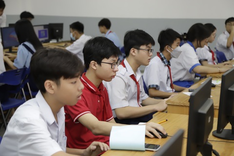 Thi học sinh giỏi lớp 9: Tại sao TP.HCM thay đổi cách tính giải thưởng?- Ảnh 1. Thí sinh tham dự kỳ thi học sinh giỏi lớp 9 năm 2024 - Ảnh: NHƯ HÙNG
