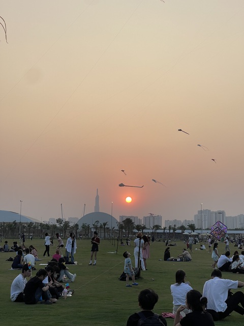 Ngắm hoàng hôn, check-in với đồng cỏ, mặt trời tại Kite Zone- Ảnh 2. Ngắm hoàng hôn, check-in với đồng cỏ, mặt trời tại Kite Zone- Ảnh 2.