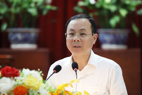 Tăng trưởng thấp nhất vùng Đồng bằng sông Cửu Long, bí thư Cần Thơ yêu cầu tăng tốc- Ảnh 1. Bí thư Thành ủy Cần Thơ Nguyễn Văn Hiếu phát biểu tại hội nghị - Ảnh: CHÍ QUỐC