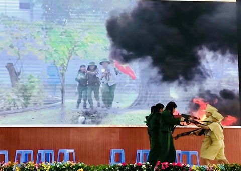 Bất ngờ học sinh tiểu học làm phim bằng tiếng Anh- Ảnh 2. Bất ngờ học sinh tiểu học làm phim bằng tiếng Anh - Ảnh 2.