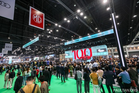 Hãng nào bán nhiều xe nhất Bangkok International Motor Show 2024 sau 4 ngày đầu?- Ảnh 1. Với 49 thương hiệu tham dự và 20 xe mới ra mắt, doanh số xe bán ra tại BIMS 2024 ban đầu dự kiến cao hơn sự kiện năm ngoái có 40 thương hiệu tham dự - Ảnh: Paultan