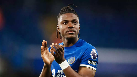 Chelsea ‘cay đắng’ chi gần 54 tỉ đồng/phút thi đấu của tân binh- Ảnh 1. Chelsea sẽ không có sự phục vụ của Romeo Lavia đến hết mùa - Ảnh: Getty