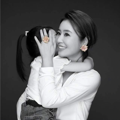 Lâm Tâm Như không ép con gái phải học những cái không thích- Ảnh 1. Lâm Tâm Như chia sẻ về phương pháp dạy con