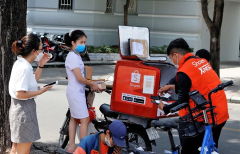 Với chính sách đổi trả 15 ngày, người bán sẽ có lợi từ tăng doanh số và khách hàng, trong khi kỹ năng vận hành sẽ được nâng cao Với chính sách đổi trả 15 ngày, người bán sẽ có lợi từ tăng doanh số và khách hàng, trong khi kỹ năng vận hành sẽ được nâng cao