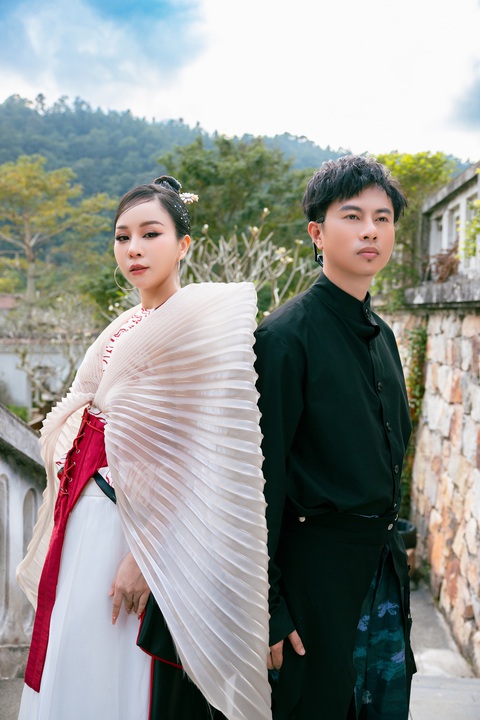 Dự án Du Yên đánh dấu sự tái hợp của nhạc sĩ Dương Cầm và Hồng Duyên sau album Duyên năm 2017 - Ảnh: NVCC Dự án Du Yên đánh dấu sự tái hợp của nhạc sĩ Dương Cầm và Hồng Duyên sau album Duyên năm 2017 - Ảnh: NVCC