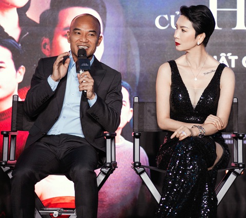 Đạo diễn Ngọc Lâm có nhiều chia sẻ trong lần đầu lấn sân làm đạo diễn Đạo diễn Ngọc Lâm có nhiều chia sẻ trong lần đầu làm đạo diễn phim tại Việt Nam. Vợ chồng Xuân Lan dời lịch chiếu phim để tránh đụng độ Lý Hải.