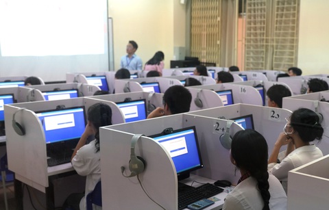 Bắt đầu tranh suất vào đại học bằng thi đánh giá năng lực chuyên biệt- Ảnh 2. Thí sinh dự thi đánh giá năng lực chuyên biệt môn toán tại Trường đại học Sư phạm TP.HCM sáng 29-3 - Ảnh: XUÂN HUY
