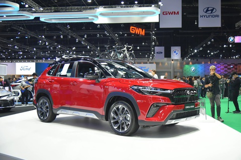 Hãng nào bán nhiều xe nhất Bangkok International Motor Show 2024 sau 4 ngày đầu?- Ảnh 3. Corolla Cross mới là mẫu xe chủ lực của gian hàng Toyota tại BIMS 2024 - Ảnh: Autopro