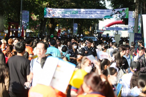 Hàng ngàn học sinh tham gia ngày hội sáng 3-3 - Ảnh: PHƯƠNG QUYÊN Hàng ngàn học sinh tham gia ngày hội sáng 3-3 - Ảnh: PHƯƠNG QUYÊN