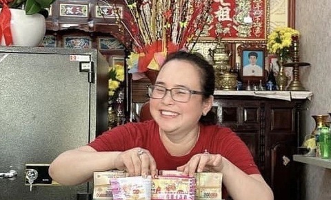 Chủ đại lý vé số ở Tây Ninh trúng hơn 34 tỉ đồng từ số vé bị trả về- Ảnh 1. Chị Lê Thị Kim Thanh, người nhận được thông báo trúng 140 tờ vé số - Ảnh do nhân vật cung cấp