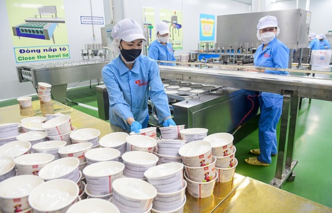 Công nhân làm việc trong nhà máy ở Khu chế xuất Tân Thuận, quận 7, TP.HCM - Ảnh: QUANG ĐỊNH Công nhân làm việc trong nhà máy ở Khu chế xuất Tân Thuận, quận 7, TP.HCM - Ảnh: QUANG ĐỊNH