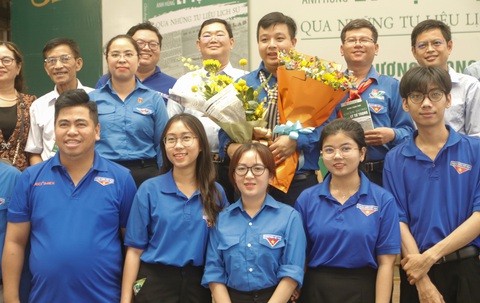 Nhiều thành viên của Trung ương Đoàn, Thành Đoàn, Trường Đoàn Lý Tự Trọng đã đến với sự kiện để ủng hộ buổi ra mắt sách về nhà cách mạng trẻ tuổi của Việt Nam - Ảnh: HỒ LAM Nhiều thành viên của Trung ương Đoàn, Thành Đoàn, Trường Đoàn Lý Tự Trọng đã đến với sự kiện để ủng hộ buổi ra mắt sách về nhà cách mạng trẻ tuổi của Việt Nam - Ảnh: HỒ LAM