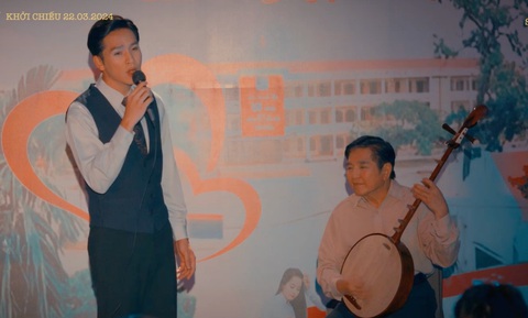 Nhiều cảnh 'Sáng đèn' thú vị được bật mí trong MV nhạc phim- Ảnh 2. Kép Cảnh Thanh và nhạc công Cảnh Tâm biểu diễn trong đám cưới