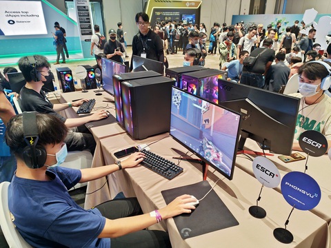 Doanh nghiệp xuất khẩu dịch vụ như game, các dịch vụ công nghệ... sẽ gặp khó vì dự kiến bị đánh thuế 10% thay vì 0% như hiện nay - Ảnh: ĐỨC THIỆN Doanh nghiệp xuất khẩu dịch vụ như game, các dịch vụ công nghệ... sẽ gặp khó vì dự kiến bị đánh thuế 10% thay vì 0% như hiện nay - Ảnh: ĐỨC THIỆN