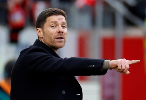 Xabi Alonso xác nhận ở lại Leverkusen, Liverpool và Bayern thất vọng- Ảnh 1. HLV Alonso quyết định ở lại Leverkusen - Ảnh: REUTERS