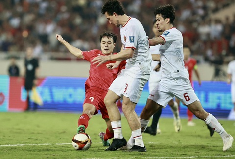 Mục tiêu World Cup không thực tế với tuyển Việt Nam- Ảnh 1. Tuyển Việt Nam đã bị đối thủ Đông Nam Á là Indonesia ngán bước - Ảnh: N.KHÁNH