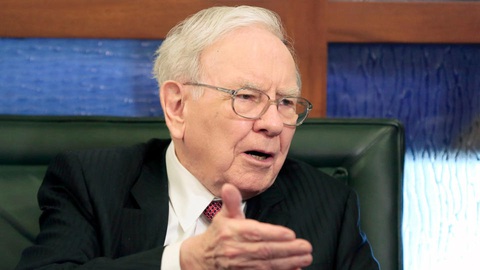 Thị trường như đánh bạc, Warren Buffett khuyên gen Z làm giàu cách nào- Ảnh 1. Tỉ phú Warren Buffett, người từng có nhiều chia sẻ về năng lực đầu tư - Ảnh: Shutterstock