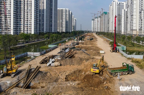 Thiếu cát đắp nền vành đai 3, TP.HCM tìm kiếm thêm nguồn cát từ Campuchia- Ảnh 1. Công trường dự án vành đai 3 TP.HCM (đoạn qua TP Thủ Đức) - Ảnh: CHÂU TUẤN