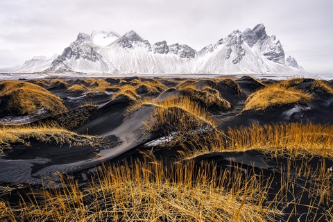 Giải Vàng hạng mục Phong cảnh và môi trường chụp cảnh mùa đông ở Stokksnes, Iceland (Tác giả: Ivan Pedretti) - Ảnh: WNPA Giải Vàng hạng mục Phong cảnh và môi trường, chụp cảnh mùa đông ở Stokksnes, Iceland (tác giả: Ivan Pedretti) - Ảnh: WNPA