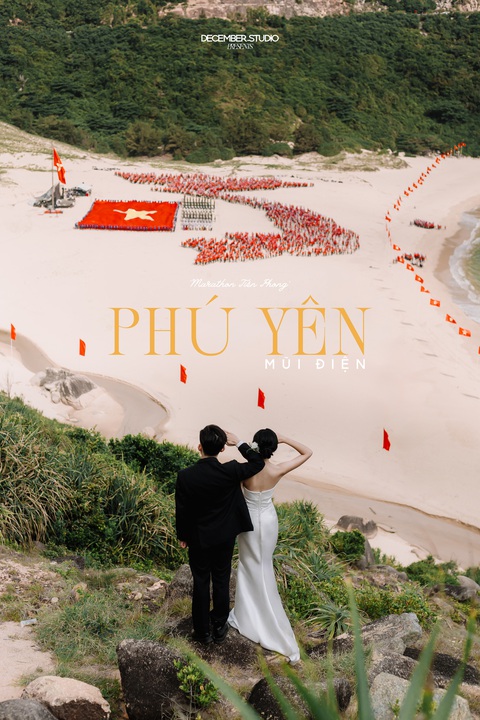 Hình ảnh đôi uyên ương chào cờ trong lễ thượng cờ khiến dân mạng like kịch liệt - Ảnh: NVCC Hình ảnh đôi uyên ương chào cờ trong lễ thượng cờ khiến dân mạng like kịch liệt - Ảnh: NVCC