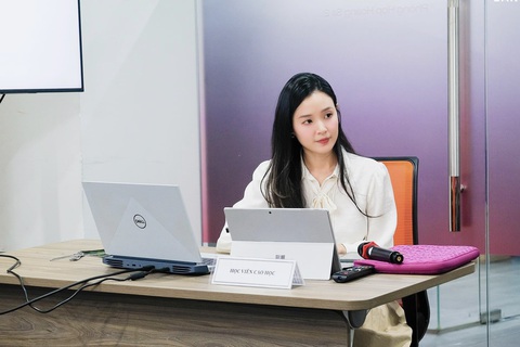 'Phú bà Vbiz' - Midu tốt nghiệp á khoa thạc sĩ- Ảnh 2. Thành tích học tập ấn tượng của Midu khiến nhiều người không khỏi trầm trồ. Dù bận rộn với hoạt động nghệ thuật và công việc giảng viên đại học nhưng Midu vẫn tiếp tục học lên cao, củng cố những kiến thức chuyên môn.