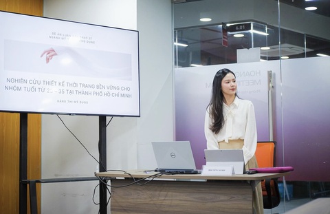 'Phú bà Vbiz' - Midu tốt nghiệp á khoa thạc sĩ- Ảnh 3. Midu được biết đến là một trong những sao nữ có học vấn khủng trong showbiz Việt. Cô từng đạt 29,5 điểm - điểm số gần như tuyệt đối trong kỳ thi tuyển sinh đại học. Chưa hết, nữ diễn viên còn đậu cùng lúc hai trường đại học với thành tích đáng ngưỡng mộ là thủ khoa đầu vào Trường cao đẳng Văn hóa Nghệ thuật TP.HCM và á khoa đầu vào Trường đại học Kiến trúc. Cuối cùng, Midu chọn học tại Đại học Kiến trúc và tốt nghiệp á khoa vào năm 2013.
