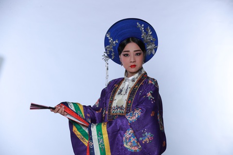 Nghệ sĩ Mỹ Duyên vào vai Huệ Phi - Ảnh: Nhà hát kịch Idecaf cung cấp Nghệ sĩ Mỹ Duyên vào vai Huệ Phi