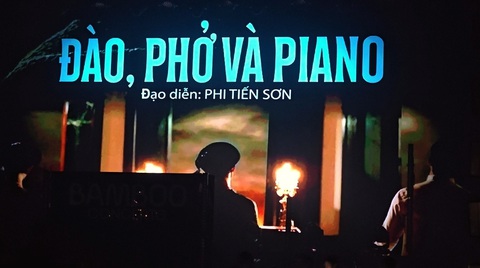 Hình ảnh từ phim Đào, phở và piano xuất hiện trong tiết mục Người Hà Nội - Ảnh: MI LY Hình ảnh từ phim Đào, phở và piano xuất hiện trong tiết mục Người Hà Nội - Ảnh: MI LY