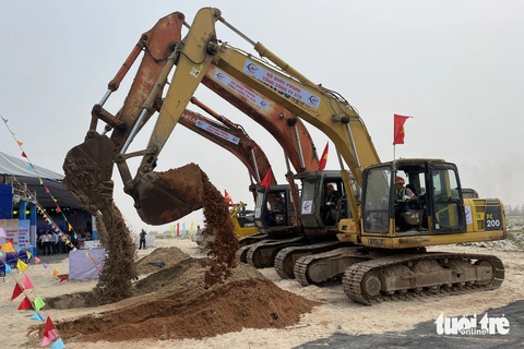 Những dự án giúp Quảng Trị kết nối các tỉnh Nam Lào, Đông Bắc Thái Lan với Thái Bình Dương- Ảnh 2. Cảng Mỹ Thủy vừa làm lễ triển khai thi công, là lối ra biển của tỉnh Quảng Trị - Ảnh: HOÀNG TÁO