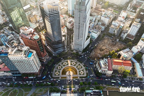 Cận cảnh những tượng đài hơn nửa thế kỷ ở TP.HCM sau tu sửa- Ảnh 1. Tượng Đức Thánh Trần Hưng Đạo do nhà điêu khắc Phạm Thông sáng tác vào thời điểm năm 1967, được đặt tại Công trường Mê Linh (phường Bến Nghé, quận 1, TP.HCM)