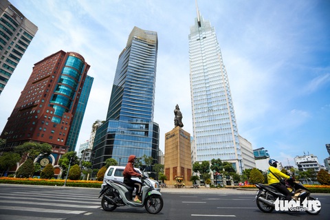 Cận cảnh những tượng đài hơn nửa thế kỷ ở TP.HCM sau tu sửa- Ảnh 3. Năm 2022, khu vực công viên Mê Linh, tượng đài Trần Hưng Đạo đã được chỉnh trang, cải tạo