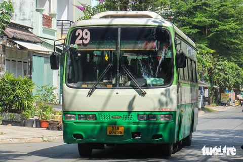 Từ 1-4, TP.HCM thay mới xe cho 16 tuyến xe buýt- Ảnh 1. Xe buýt trên tuyến 29 (phà Cát Lái - chợ nông sản Thủ Đức) đã cũ, sẽ được thay mới toàn bộ từ ngày 1-4 - Ảnh: THU DUNG
