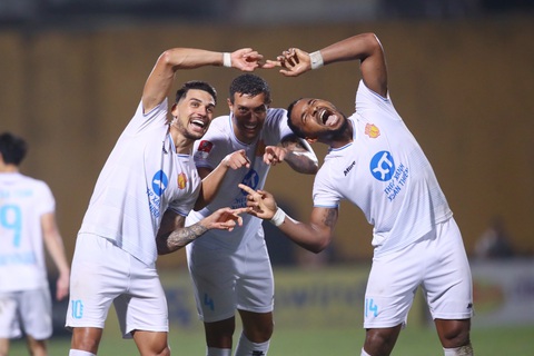 CLB Nam Định đang bay cao trên bảng xếp hạng V-League 2023 - 2024 với bộ ba ngoại binh chất lượng Hendrio, Lucas Alves và Rafaelson - Ảnh: MINH ĐỨC CLB Nam Định đang bay cao trên bảng xếp hạng V-League 2023 - 2024 với bộ ba ngoại binh chất lượng Hendrio, Lucas Alves và Rafaelson - Ảnh: MINH ĐỨC