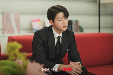 Profile cực ngầu của Song Joong Ki khi làm cameo 'Queen of tears'- Ảnh 3. Vai diễn cameo của Song Joong Ki trong Queen of tears gây sốt bởi câu thoại mặn mòi và độ điển trai của nam diễn viên.