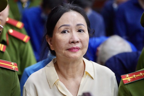 Bà Trương Mỹ Lan tại phiên tòa ngày 28-3 - Ảnh: HỮU HẠNH Mở tài khoản nhận tiền khắc phục hậu quả vụ án Vạn Thịnh Phát- Ảnh 1.