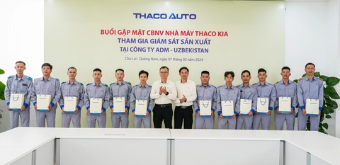 THACO KIA tham gia giám sát sản xuất xe Kia Sonet tại Uzbekistan- Ảnh 1. Buổi gặp mặt cán bộ nhân viên THACO KIA tham gia giám sát sản xuất xe KIA tại Uzbekistan